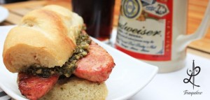 La cocina de Tranquiloco es ecléctica y ofrecen desde choripan hasta cheeseburgers o aguachile. // Foto: Cortesía.