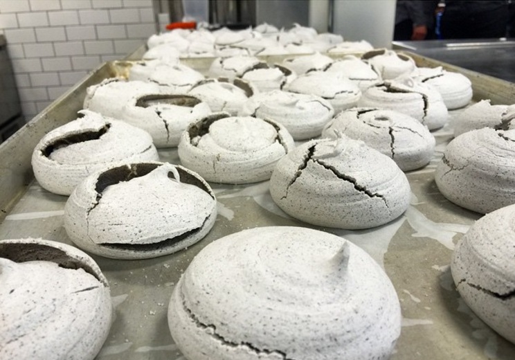 El postre que no debes perderte si vas a Cosme: el merengue de elote. // Foto: Instagram @CosmeNYC