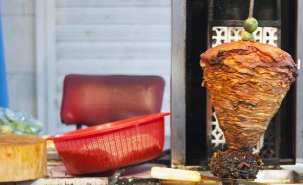 Tacos al pastor.//Foto: Carlos Castillo. Munchies.