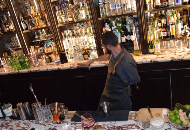 Mica Rousseau, el mejor bartender de México. //Foto: Roxana Zepeda.