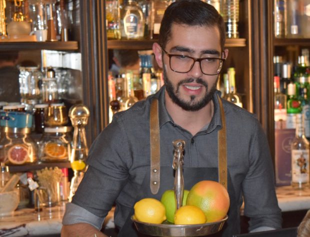 Mica Rousseau, bartender del Fifty Mils en el hotel Four Seasons México. //Foto: Roxana Zepeda.