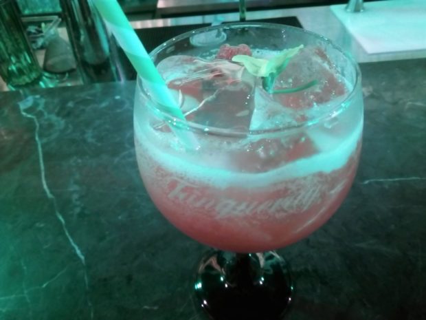 French Martini, hecho por Mica Rousseau, durante Cocktail Week México. //Foto: Roxana Zepeda.