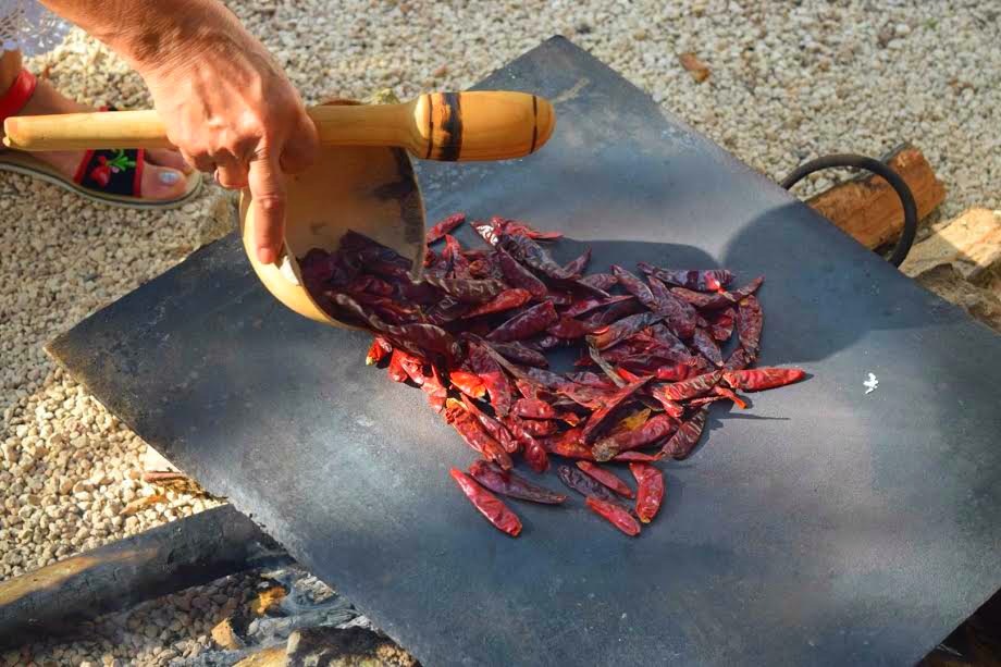 Así se ven los chiles secos, antes de quemarse. // Foto: Mayra Zepeda.