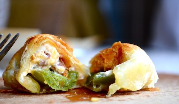 Pimientos rellenos con queso y tocino