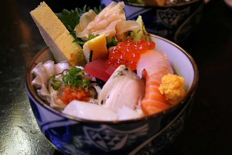 Chirashi sushi