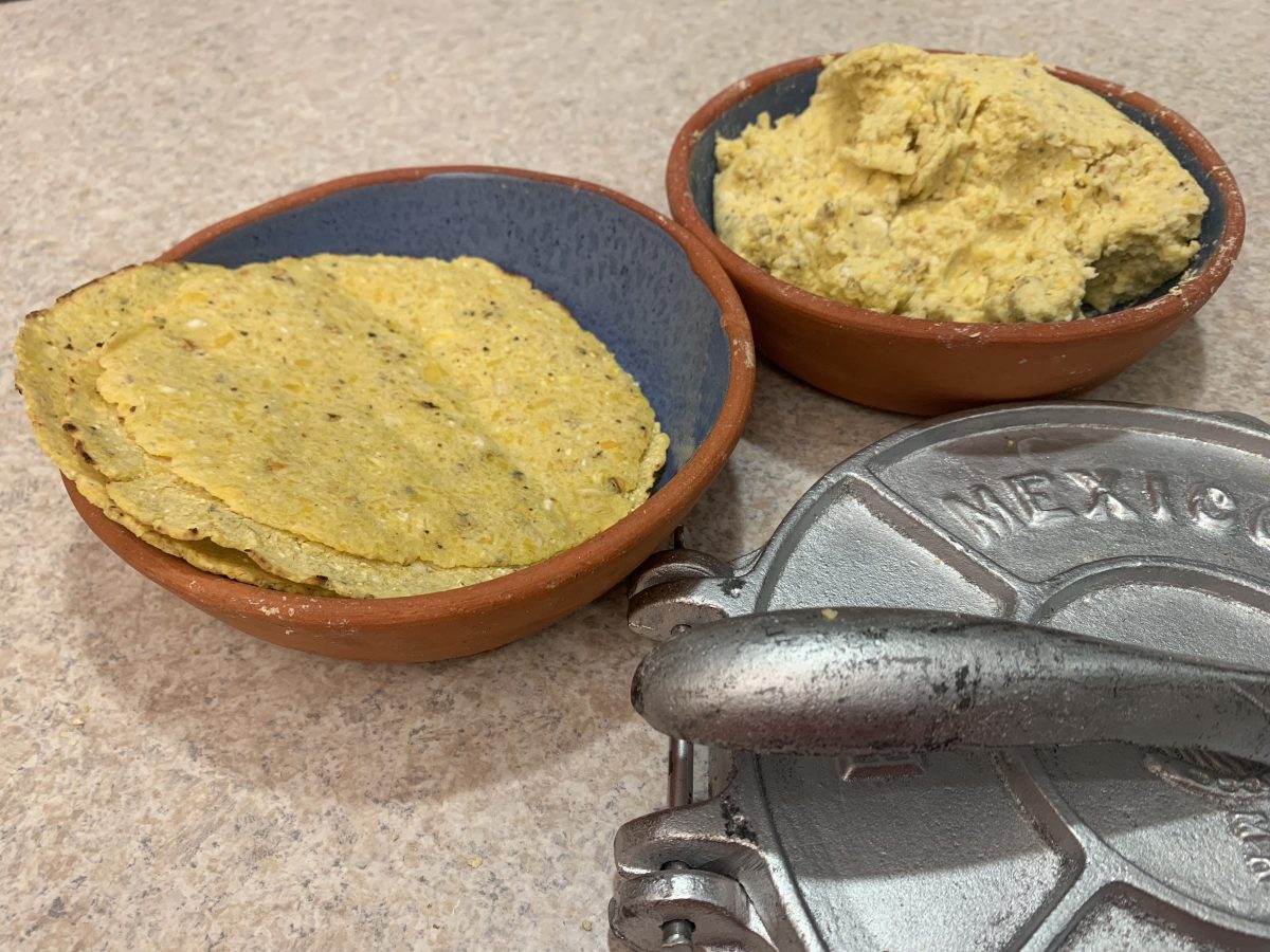 Todo lo que necesitas saber para nixtamalizar en casa y hacer masa para tortillas