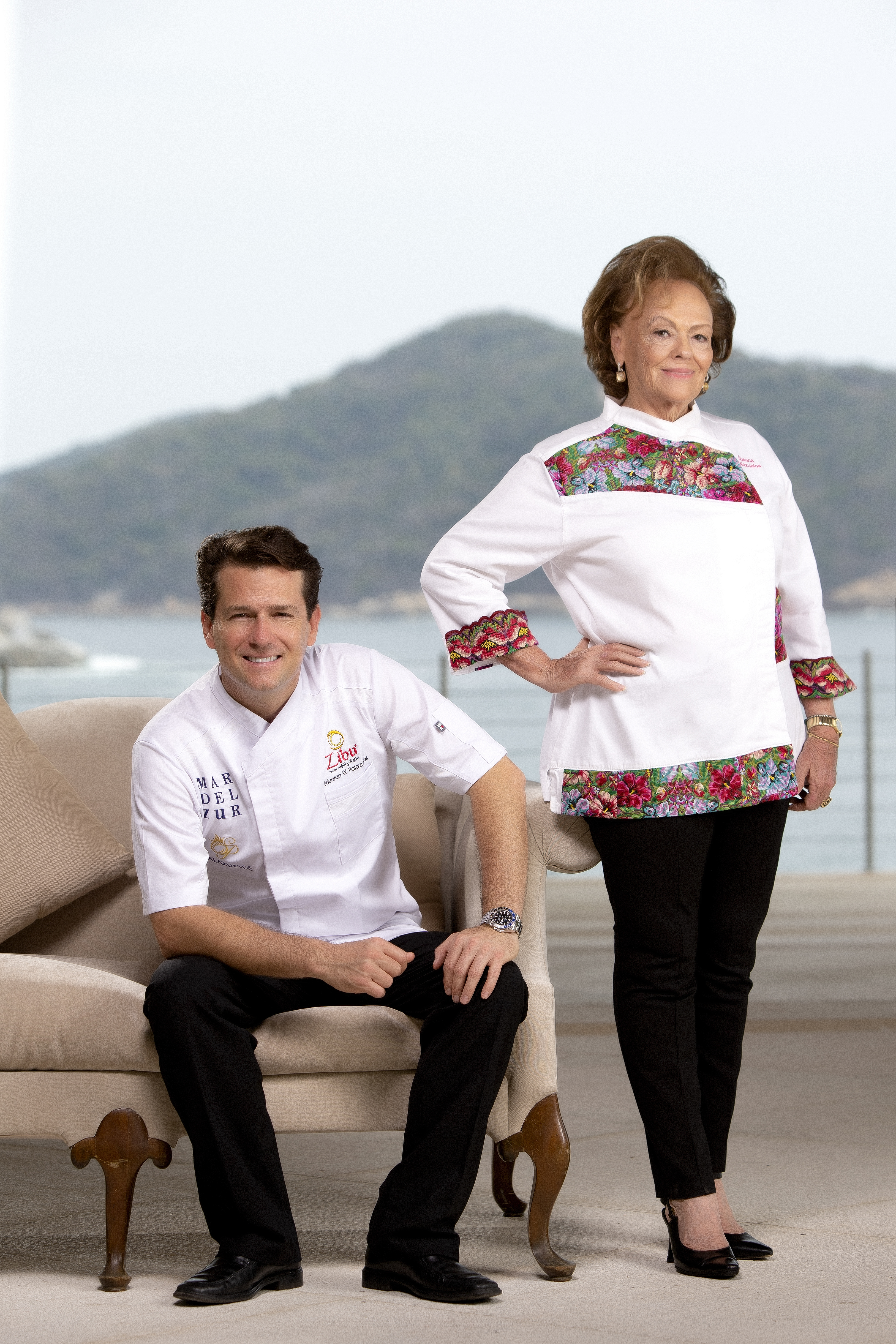 chefs cocinando con sus mamás