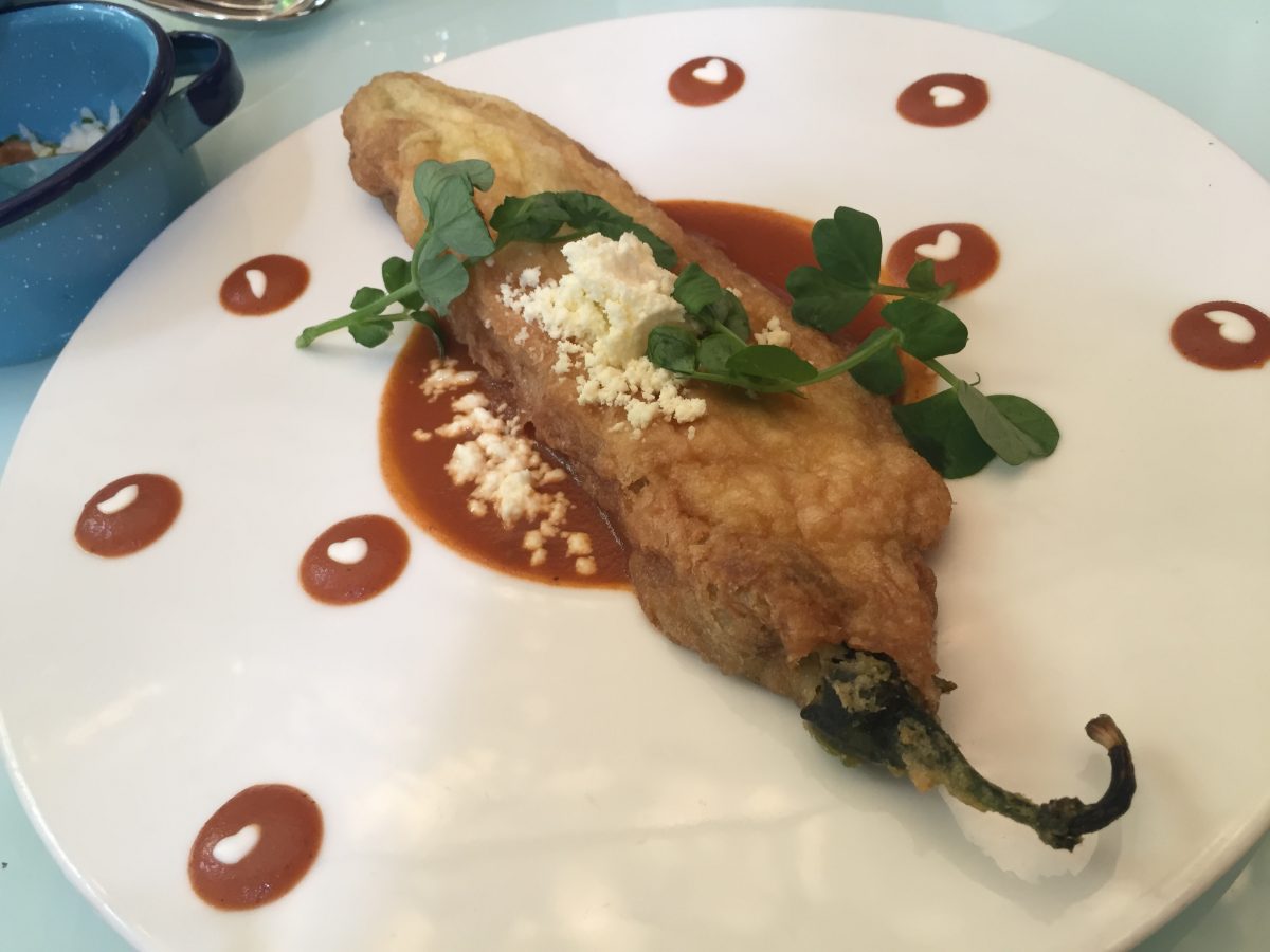 chile chilaca relleno cocina de chihuahua en azul