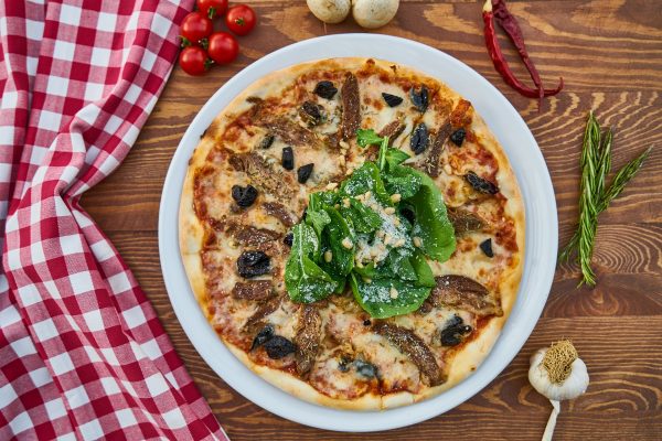 Desayunar pizza y pastel de chocolate para bajar de peso